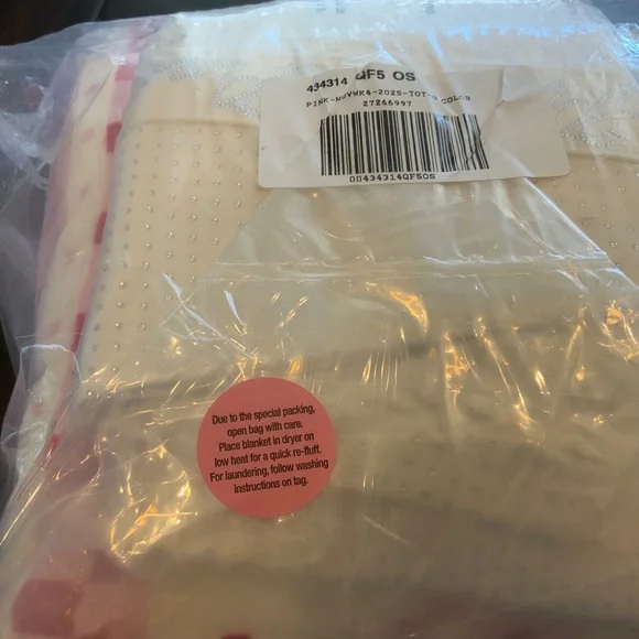 NWT 2025 Limited Edition VS Victoria Secret PINK Plush Blanket Bling Bag Set, - Picture 3 of 4